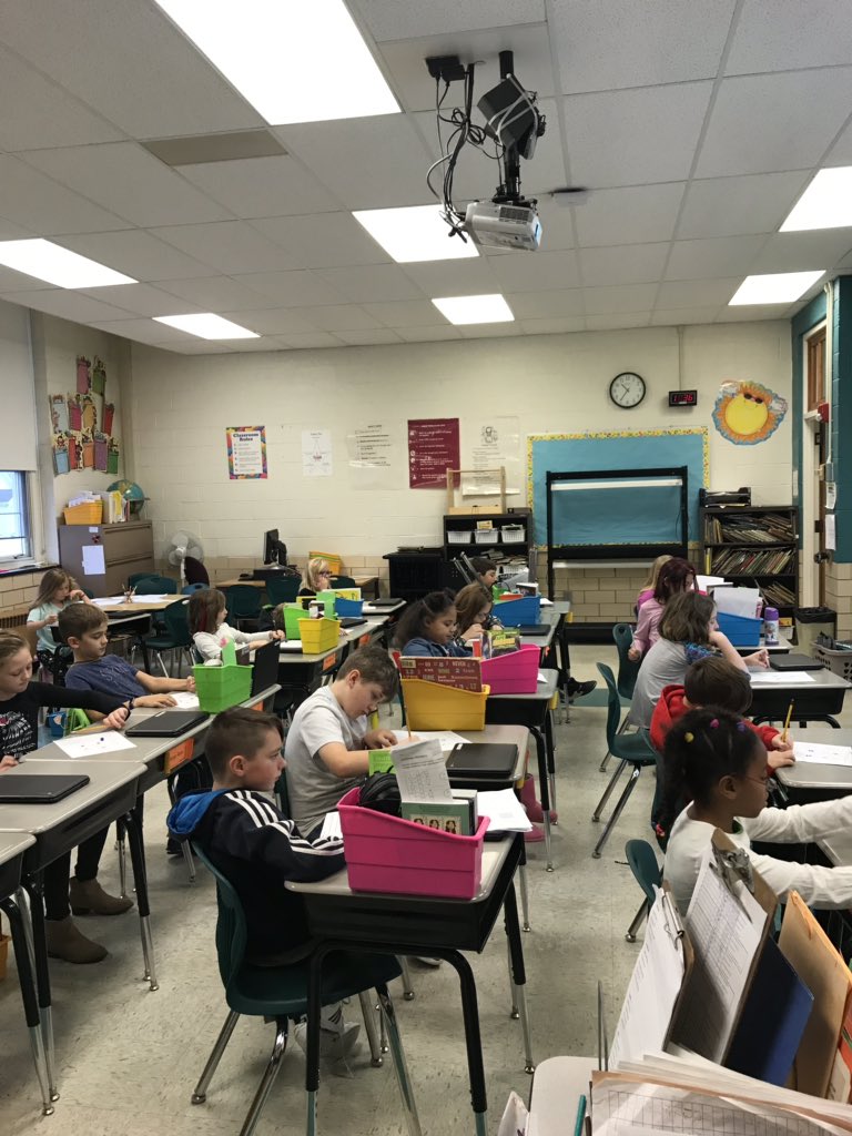 Forest_TCS's tweet photo. Third graders working on map and coordinate skills by safely navigating their ships!:) https://t.co/Ygi4k862Wz