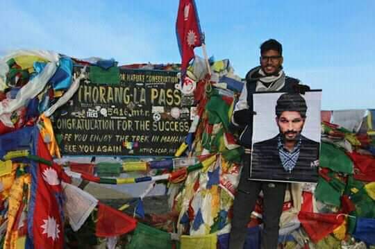 If Showing love on own favourite heroes is an Art then #AlluArjun fans are The Picasso of it

A Fan named Mahesh Baral(from Nepal)went on a trekking trip to World's highest lake Tilicholake and world widest pass Thorang la Pass to Express his love on @alluarjun in a Special way👌