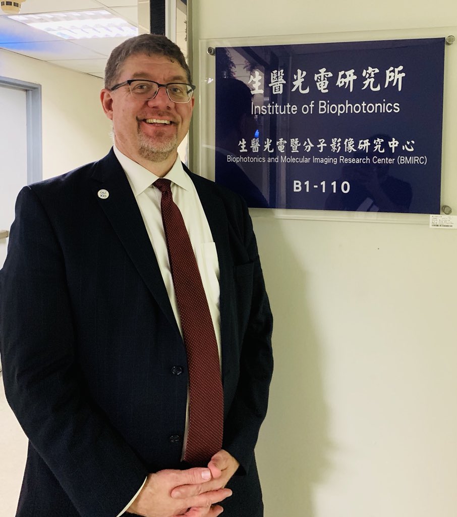 DrGregQuarles's tweet image. Honored to spend today with #OSAStudentChapter sponsor &amp;amp; #OSASeniorMember Professor Fu-Jen Kao, &amp;amp; over 60 students at National Yang-Ming University in #Taipei. The day included a lecture, lab tours, a chapter meeting &amp;amp; Career Path discussions with some very talented students.