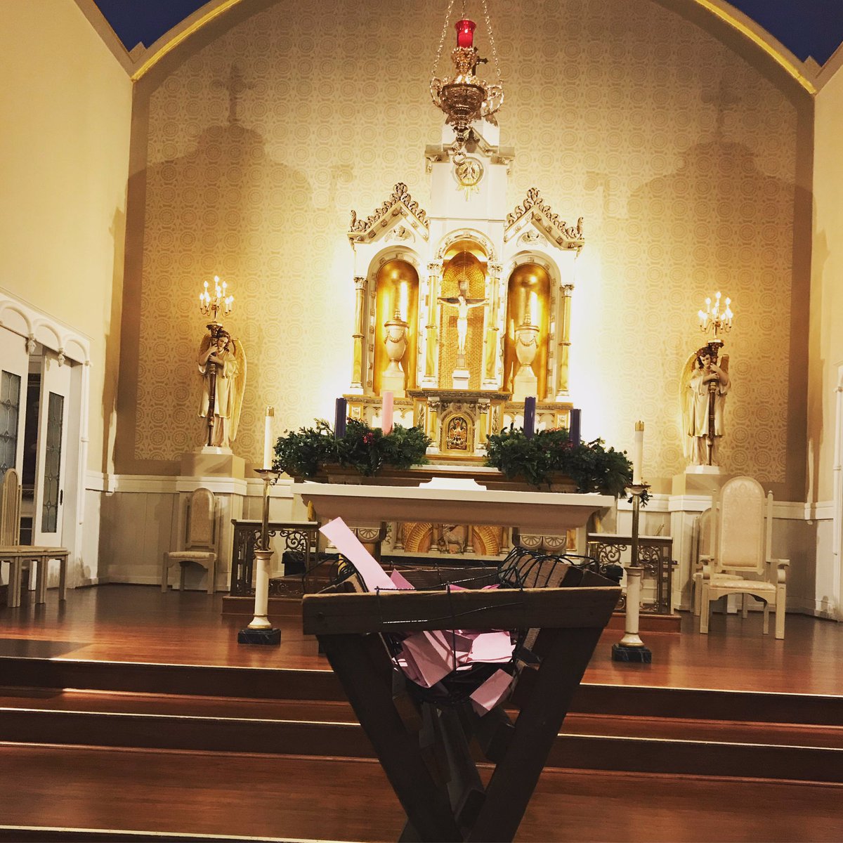 MbvmYM's tweet photo. Yesterday, our young people invited us to reflect on the question, “How will I stay vigilant this Advent?” Every Youth Mass this month, we invite our parishioners to reflect on questions like this &amp; then place them in a crib. You don’t want to miss out on these amazing liturgies! https://t.co/ic6HR8D2qK
