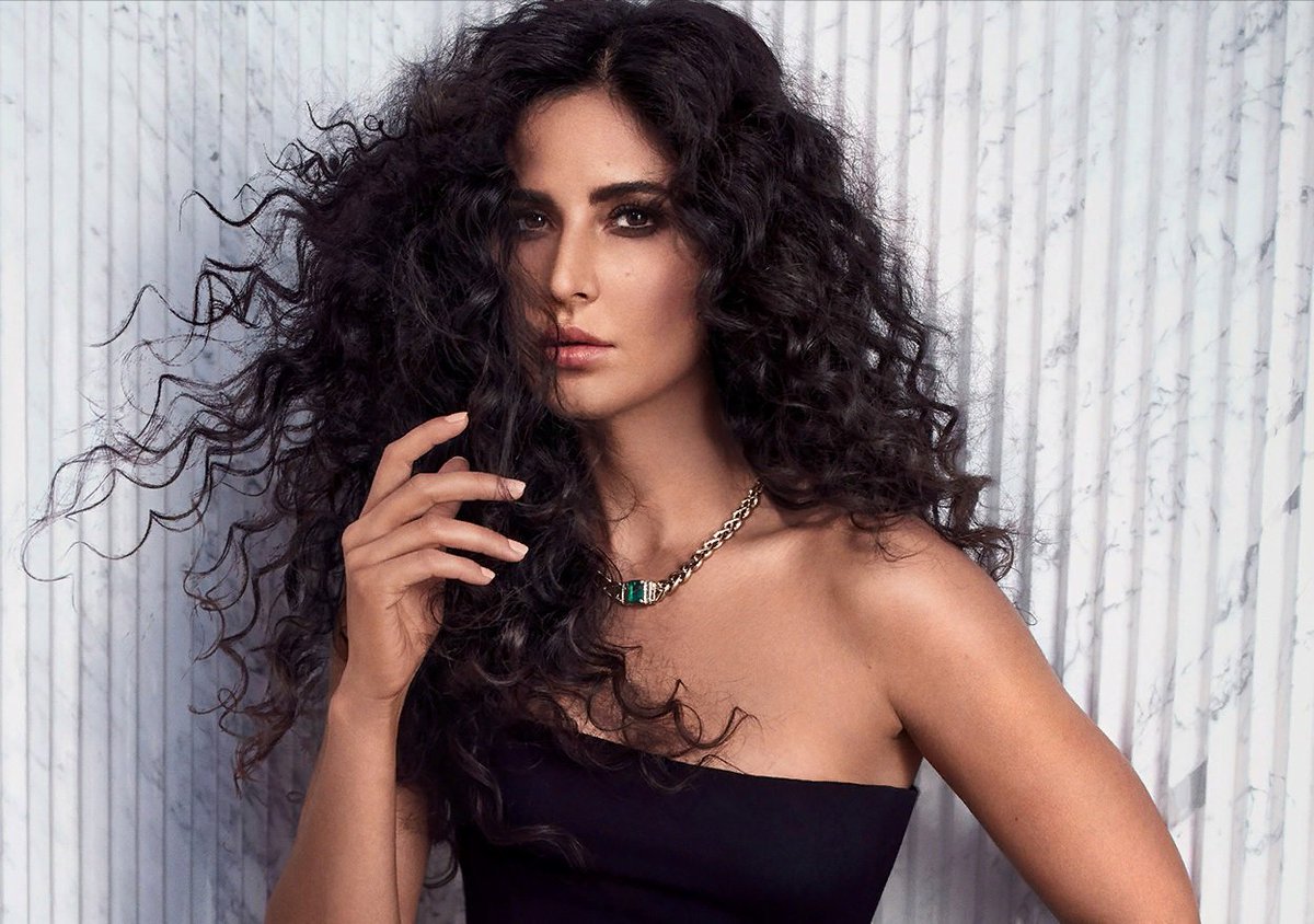 गलेब ❤ Katrina #Sooryavanshi #BuntyAurBabli2 🤩 on Twitter: "love her curly  hair... STUNNING LOOK... can't stop staring😍😍😍😍😍 Thank you Vogue 😘… "