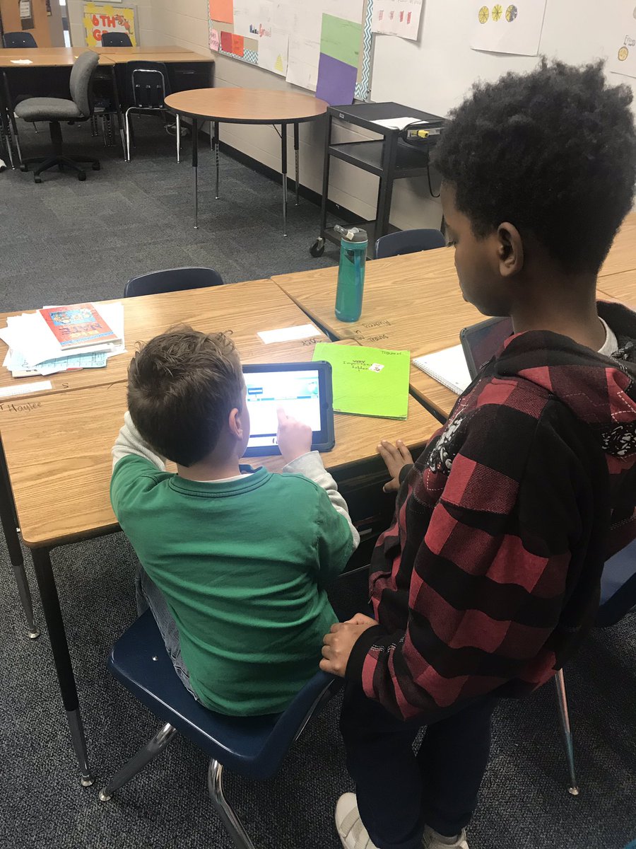 Hour of Coding — 6th grader helping a kindergartener code 💞 #tribe #team512