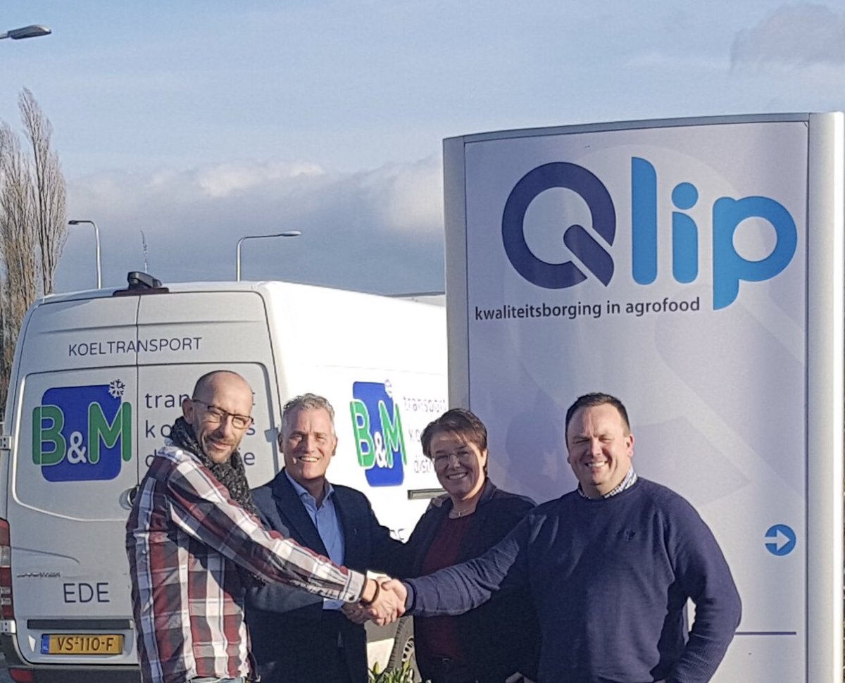 Qlip en B&amp;M zetten goede samenwerking voort.
Qlip en B&amp;M zetten de samenwerking van het vervoer van melkmonsters voort. De goede wederzijdse relatie en structurele samenwerking is bevestigd met een langjarige vervoerovereenkomst.