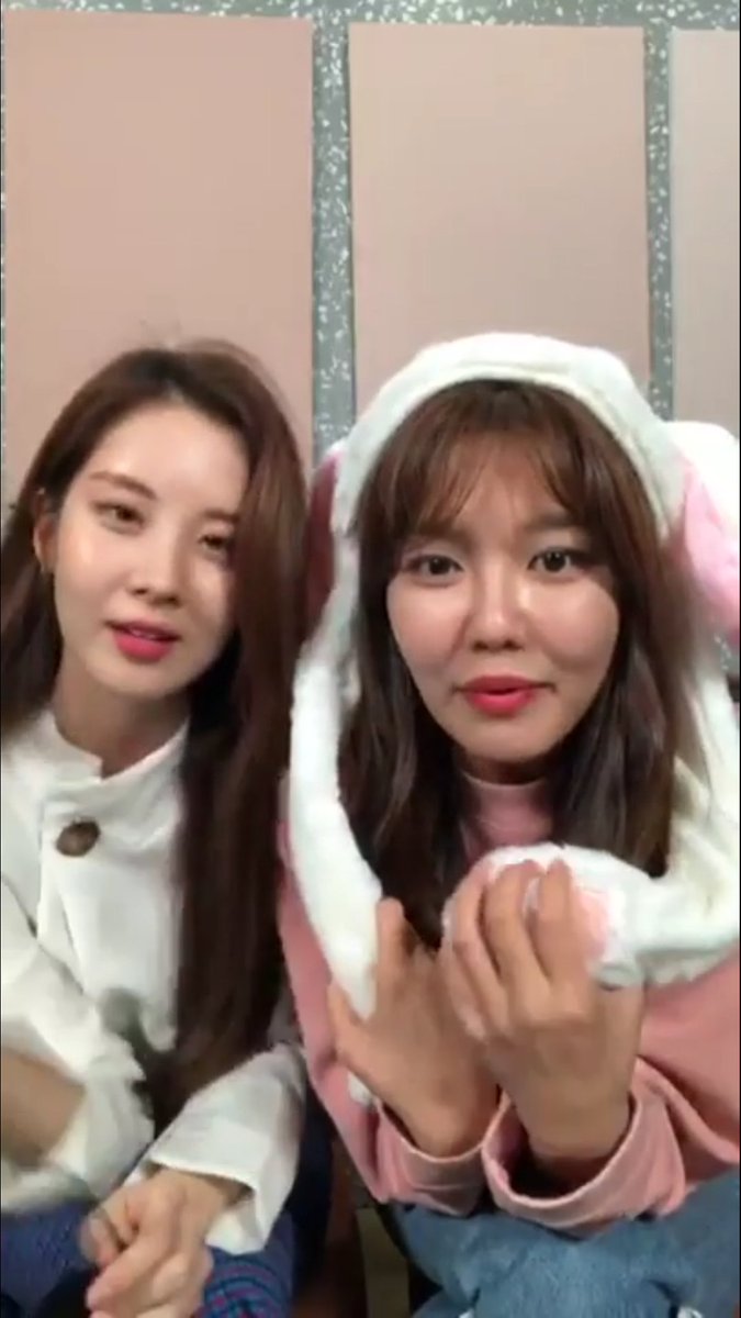 lovemaknaesoshi's tweet photo. #Seohyun #Sooyoung #SeoSoo https://t.co/vEyrxyylAz