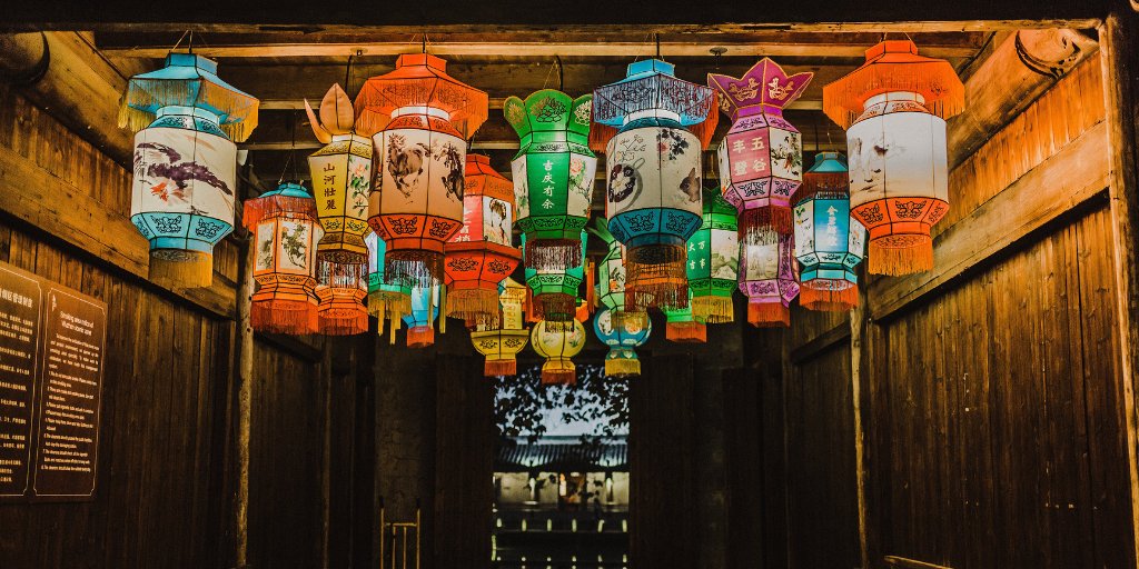 iShares's tweet photo. Rising market uncertainties, led by US-China #trade frictions, are driving a heightened need for portfolio resilience. See why #MinimumVolatility and #Momentum factor strategies can potentially help investors in this environment: https://t.co/xIGrMazECe https://t.co/JDsT4uOsIW