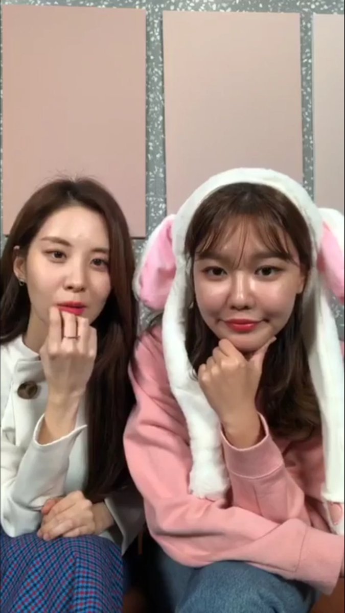 lovemaknaesoshi's tweet photo. น่ารักกกก #Seohyun #SOOYOUNG #SeoSoo https://t.co/ZyiE7MrIvh