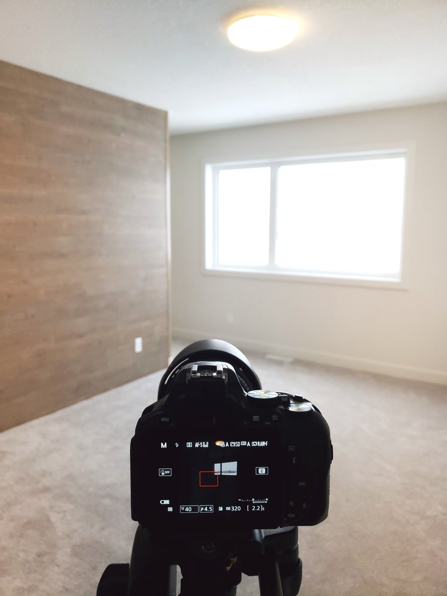 JandGHomesLtd's tweet photo. It's a good time to take pictures of one of our beautiful showhomes! 2 Chipperfield is an absolutely gorgeous #showhome in our #Bellafield Development. The bedroom sports a unique wood paneled feature wall and the kitchen tile is ultra modern! https://t.co/WUrIbva8Li