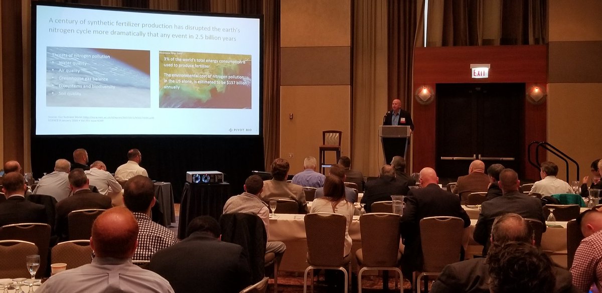 AgriThority's tweet photo. "You can't have racehorse hybrids if you ddon't have the nutrition to drive them." Ernie Sanders from @pivotbio reimagining crop nutrition at #ExceedtheSeed https://t.co/C8OMq5X4TE