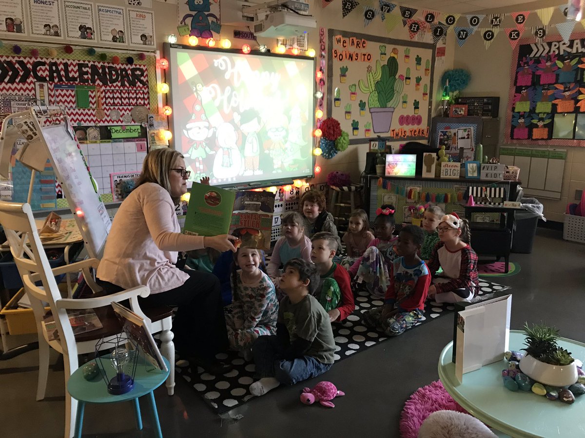 Ashley Hinck tweet media