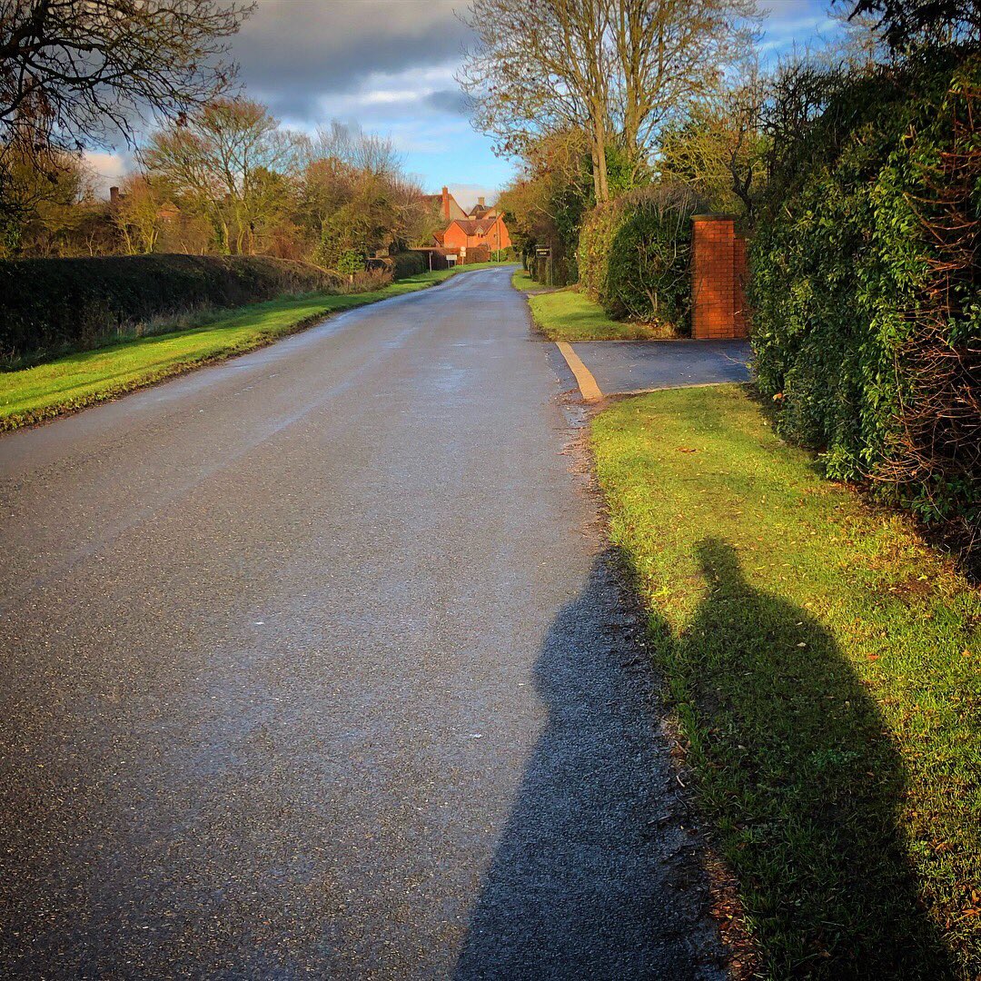 SUA_online's tweet photo. Lovely stroll around beautiful Ardens Grafton, just 10 minutes from Stratford-upon-Avon, and a delicious lunch at The Golden Cross pub this afternoon... also, this is where there soon to be launched ‘Taste of Warwickshire’ saw it’s first light of day. Exciting! #WatchThisSpace https://t.co/JiZDNvkEmh