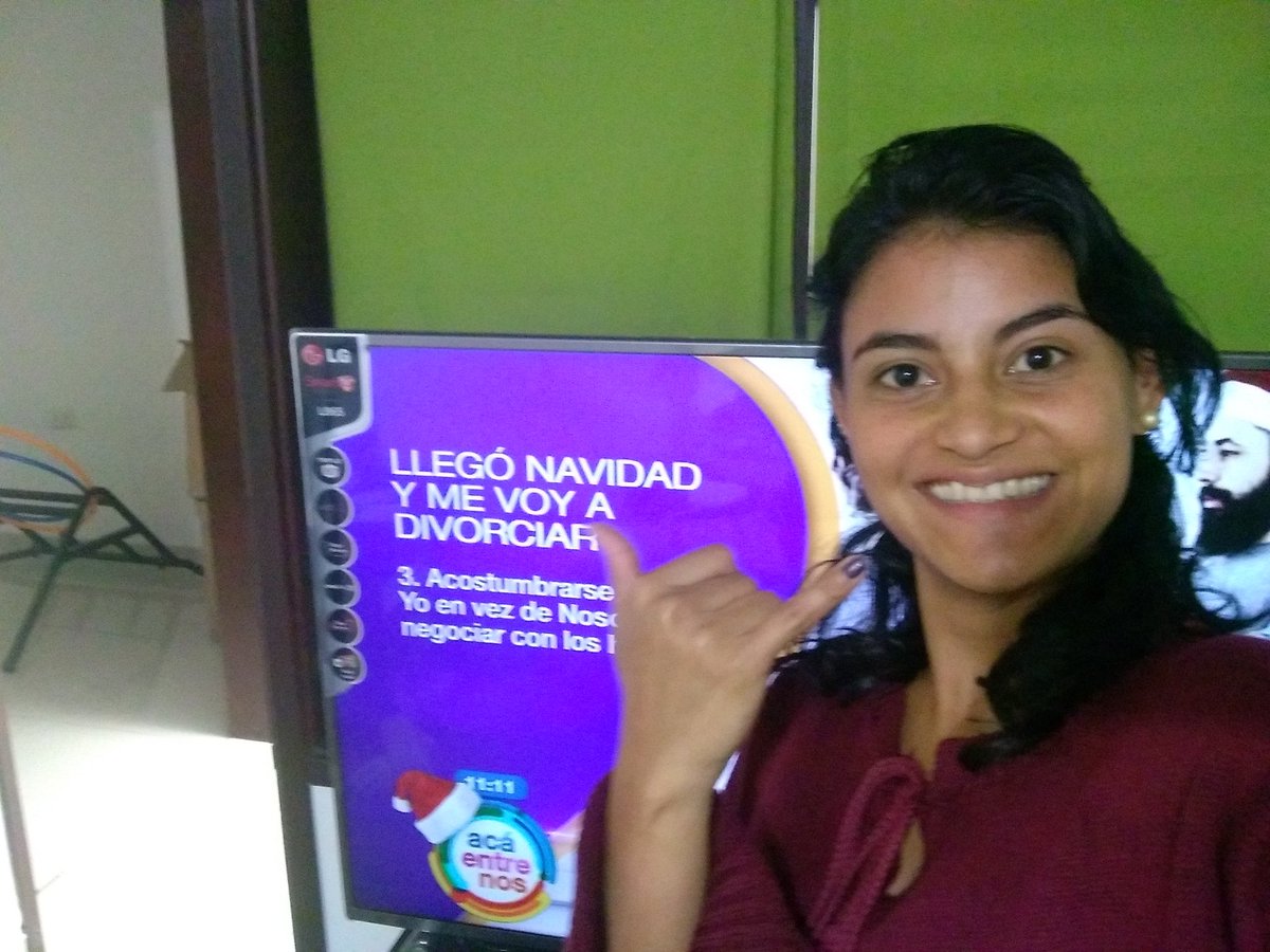lola09_oo's tweet photo. @AcaEntreNosCol Reportando sintonía. Gracias abrazos https://t.co/dQcGSGaRyb