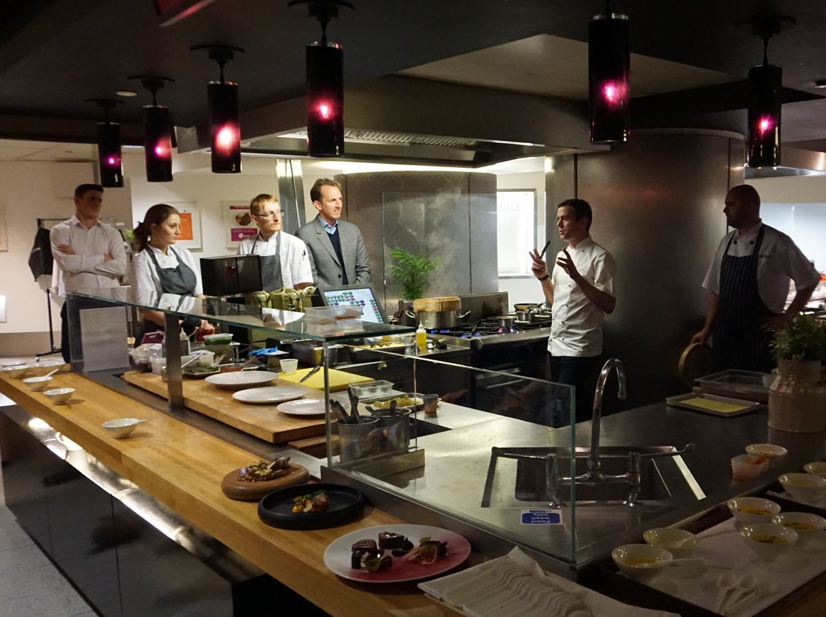 BaxterStorey's tweet photo. From spiced pumpkin praline to puffed broccoli crisps, twenty of our talented chefs were invited to a #culinarymasterclass hosted by Michelin star chef and owner of Sorrel restaurant, @SteveDrakeFood. Read more here: https://t.co/LRW03Tw1zq. #sharingknowledge #welovethisbusiness https://t.co/iGCFk1UZw4