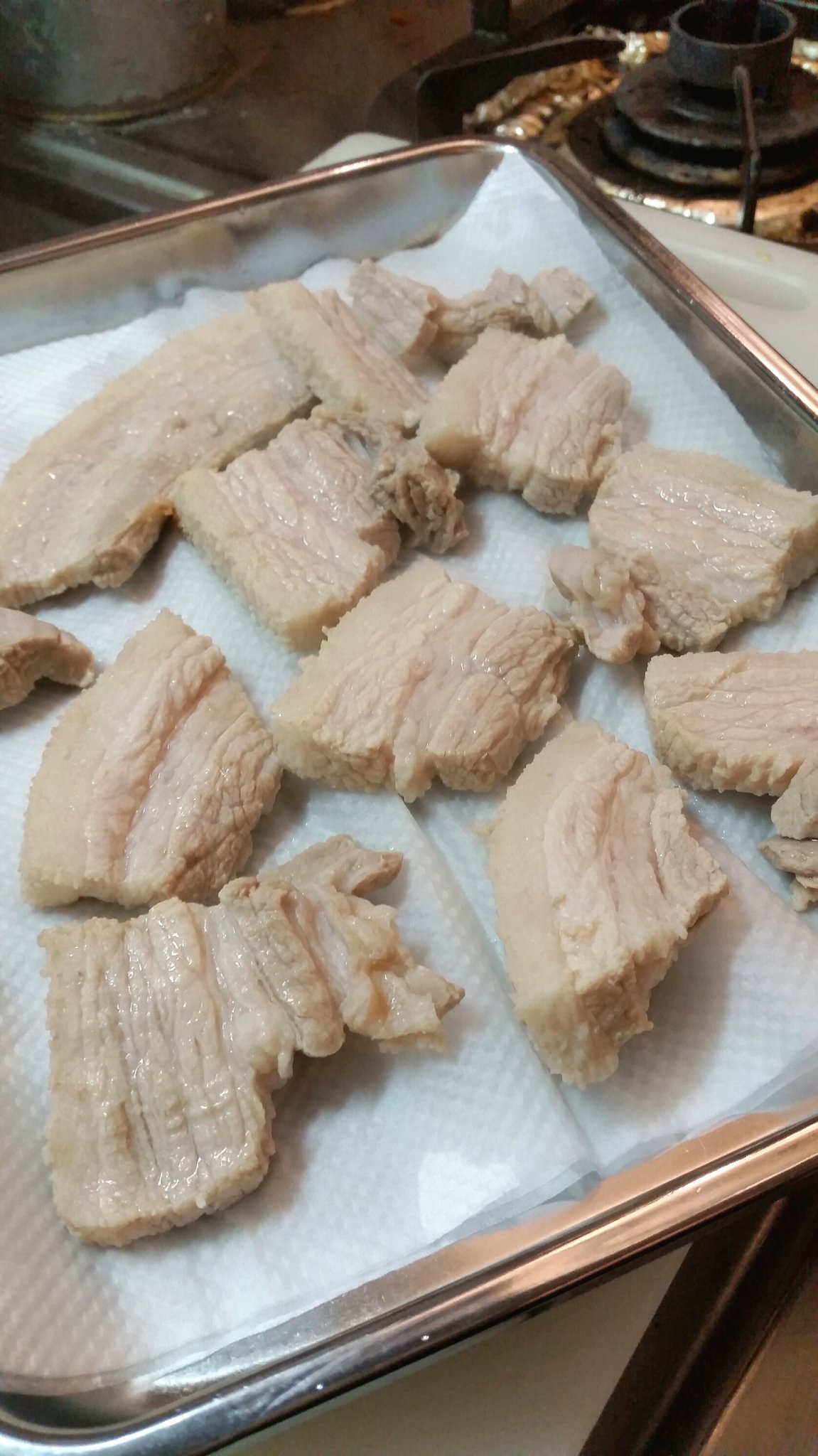 ぶらんか Twitter પર 豚バラブロックで作る回鍋肉 下ごしらえ 豚肉 ハナマサで買ってきて冷凍しておいた豚バラブロック を半分に切って解凍し 今回は贅沢に1cm厚くらいにスライスした豚バラを湯通しして肉脂を落とし キッチンペーパー敷いた ぶらんか Twitter પર 豚バラブロックで作る回鍋肉 下ごしらえ 豚肉 ハナマサで買ってきて冷凍しておいた豚バラブロック を半分に切って解凍し 今回は贅沢に1cm厚くらいにスライスした豚バラを湯通しして肉脂を落とし キッチンペーパー敷いた