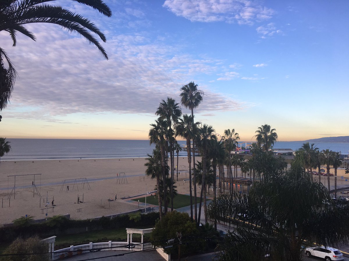 MsSnakeWrangler's tweet photo. You know the @BevNET Winter show is about to start when you see this view 🙌🏻 Looking forward to seeing this year’s new beverage innovations and talking in-store execution with them! @greatvines #BevNet https://t.co/zTEJrgoSPB
