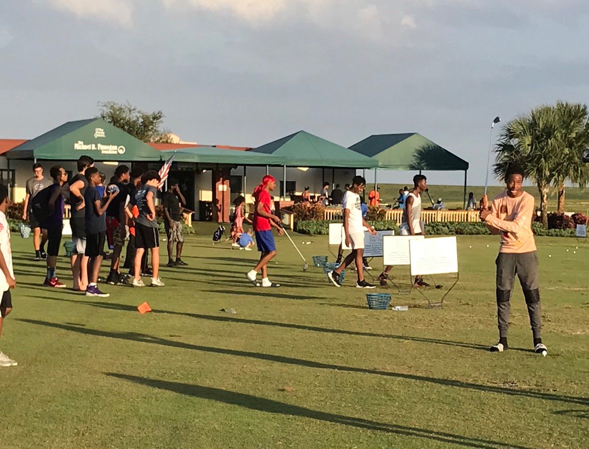 FirstTeePB's tweet image. Palm Beach Gardens High School Freshmen, Junior Varsity and Varsity basketball teams enjoyed an afternoon of golf at The First Tee on Sunday afternoon! #teambonding #agameforall