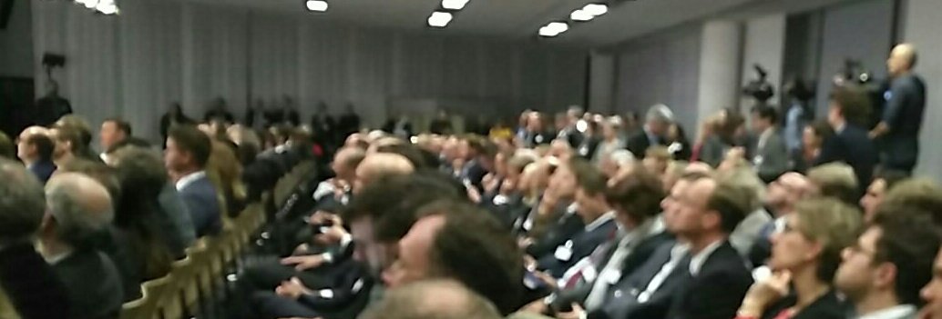 cybersecpete's tweet photo. "In der Prävention sind wir gut, in der aktiven Cyber-Abwehr müssen wir besser werden" BM Seehofer #BMI Volles Haus auf dem #DigitalGipfel18 dazu @ProfPohlmann @TeleTrusT_Info: "Technologien haben wir, sie müssen jetzt eingesetzt werden. Info-Austausch über Angriffe ist zwingend" https://t.co/2CbfepUh9j