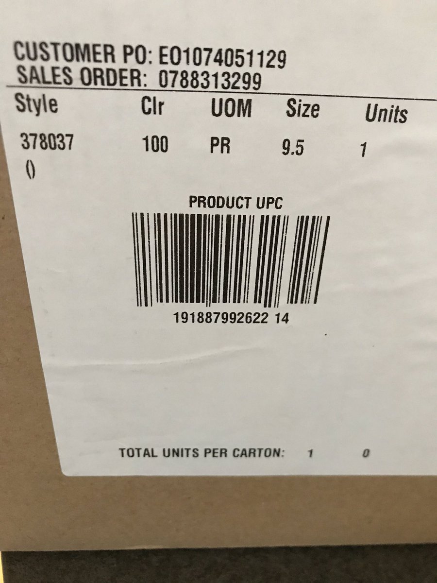 delolomh's tweet photo. Un énorme swoosh sur le colis, la taille sur le côté...@nikestore @Nike Vous n’avez plus qu’à rajouter une photo du modèle et comme ça les gens savent directement si ça vaut le coup de le voler? Ils pourraient  même envisager de le revendre sans l’ouvrir ... #Genies https://t.co/ME7cSeOfo2