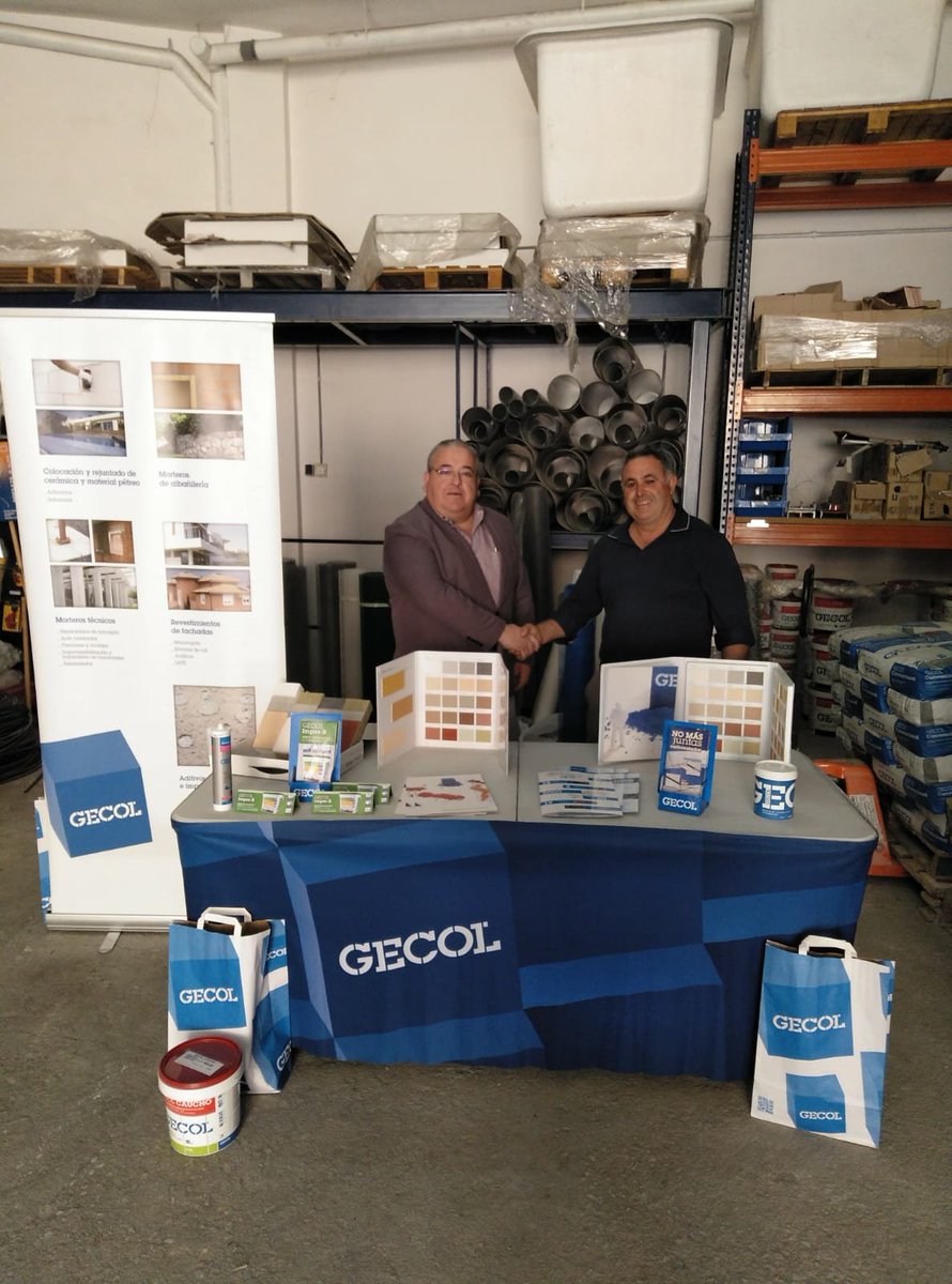 GECOLoficial's tweet photo. Nuestro compañero @AMillanGECOL ha tenido un Punto de Venta Activo en las instalaciones de Materiales de Construcción Miguel Fernández S.L. en Benamocarra (Málaga). En la fotografía junto a Miguel Fernández, Gerente
#GECOLequipo #SiempreCerca #GECOLpva https://t.co/fIKeDyqPAS