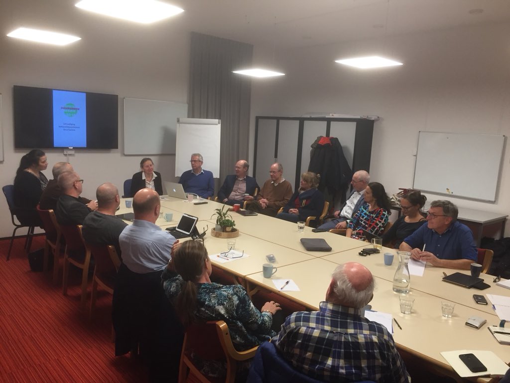 Peter_Verheggen's tweet photo. Breed gezelschap voor verkennende bijeenkomst oprichting platform duurzaamheid in Zoetermeer! #duursamen @DEZo_UA https://t.co/iuO4x7qDqq