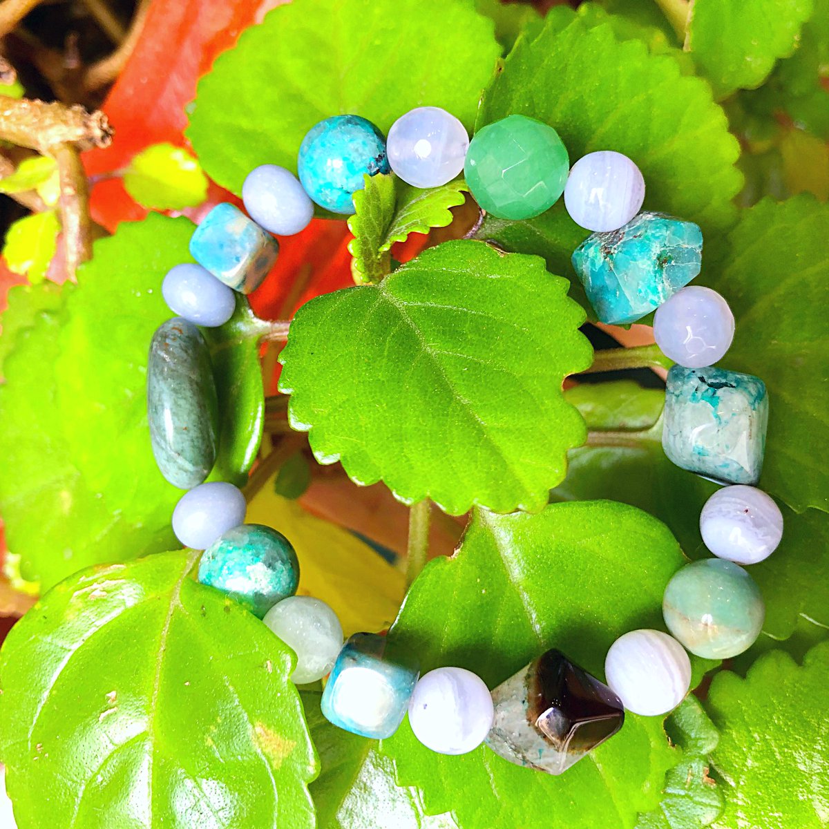 jesusybuddha's tweet image. Hermosa combinación d #Calcedonia, #Crisocola, #Crisopasa, #ÁgatadeEncajeAzul; q nos ayudan a llegar a un nivel + profundo d #pazinterior y #comunicación dsd nuestro💙, escuchando nuestra #guía interior, sin #juzgarnos sino dsd la #compresión d nosotros mismos y el auto #perdón