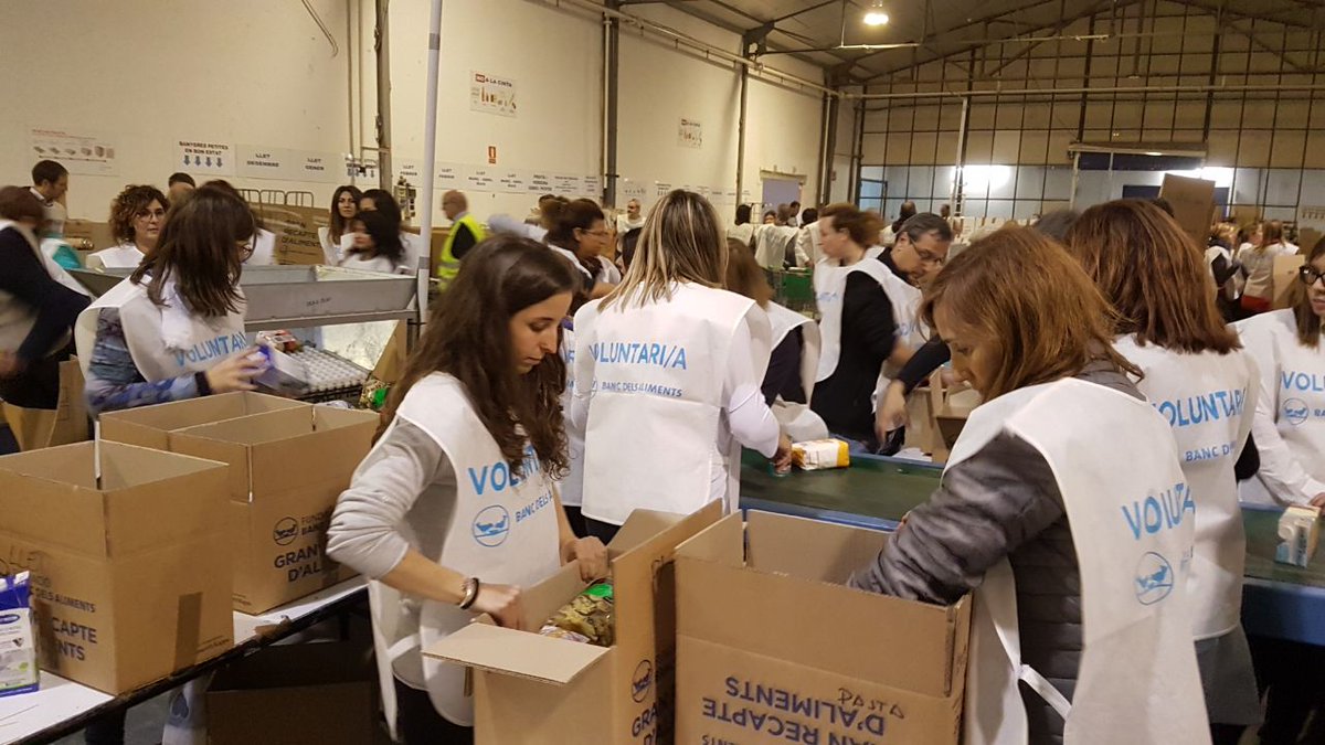 Un any més, els voluntaris d’#AigüesDeBarcelona col·laboren amb <a href="/BancAlimentsBcn/">Banc dels Aliments de Barcelona</a> fent el triatge de les aportacions per a facilitar l’entrega d’aliments a les persones en situació de vulnerabilitat. Un orgull d’equip!