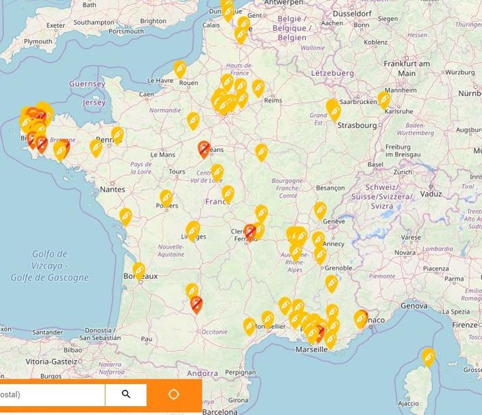 Protests in France - barricades rised in Paris - Page 5 DtgWRkrXQAAt_DM