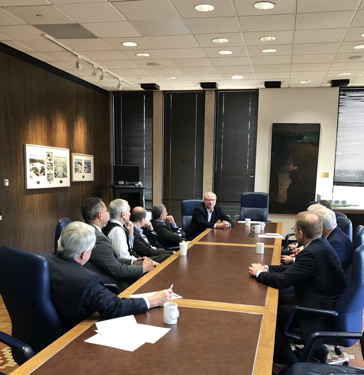 AAndersonUTSW's tweet photo. A look inside the signing of a Memorandum of Understanding between UT Southwestern and the DLR (German Space Agency) to establish a formal collaboration between the two organizations. #movingresearchforward @UTSWNews https://t.co/btSeOfKKKl