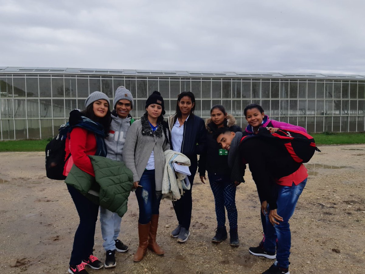 jnicobarrios's tweet photo. Nuestra aprendiz del Tecnólogo en Gestión de Empresas Agropecuarias Angélica Ramírez afianza sus conocimientos en #Francia donde junto a otros aprendices @SENAComunica visitan institutos agropecuarios para posteriormente compartir su experiencia #ElPorvenirAvanza #SENAEnElMundo https://t.co/Jw6R1lBOMR