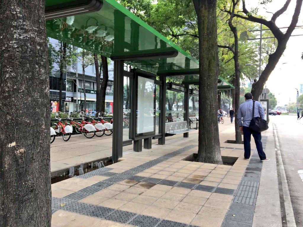 GerardoBaezP's tweet photo. Hoy en el #DíaInternacionalDeLaDiscapacidad refrendamos nuestro compromiso de desarrollar infraestructura que incluya elementos de accesibilidad universal para beneficio de todas y todos; construyamos espacios incluyentes. #ObrasCDMX https://t.co/I0s76zI7Us
