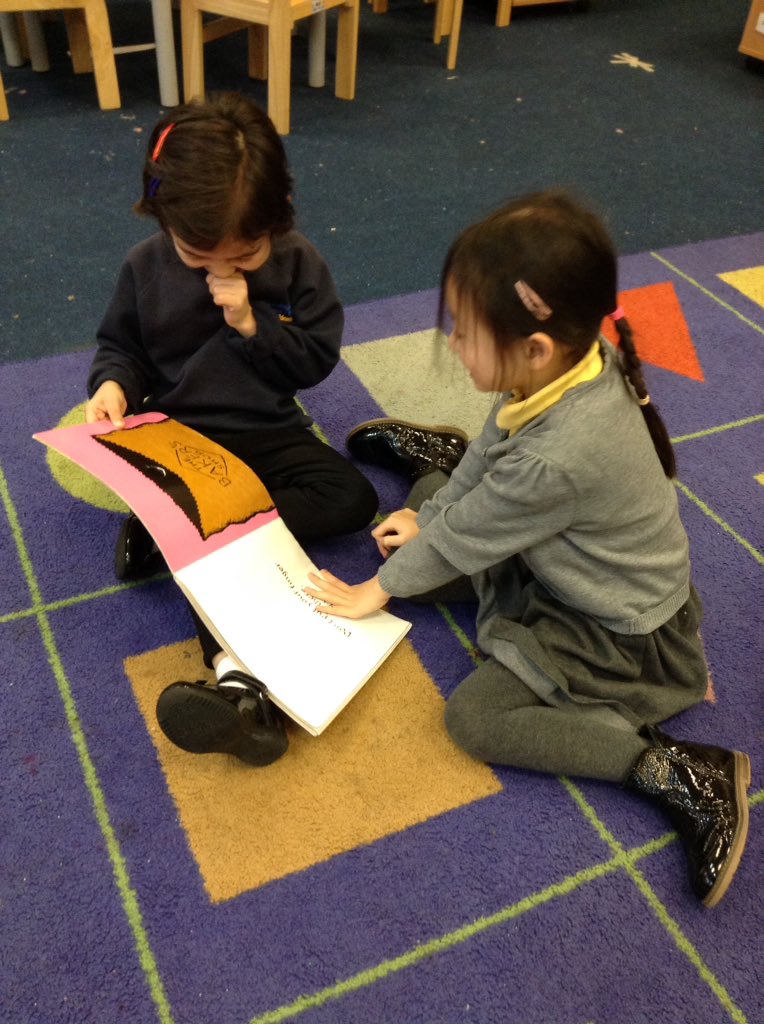 Miss_SAPeiffer's tweet photo. We all had the #readingfever in RS this afternoon, we just couldn't put our books down #readingforpleasure #storytelling #eyfs #welovestories #welovereading @GamzeMside @Morningside_ps https://t.co/w7Adfk12Hs