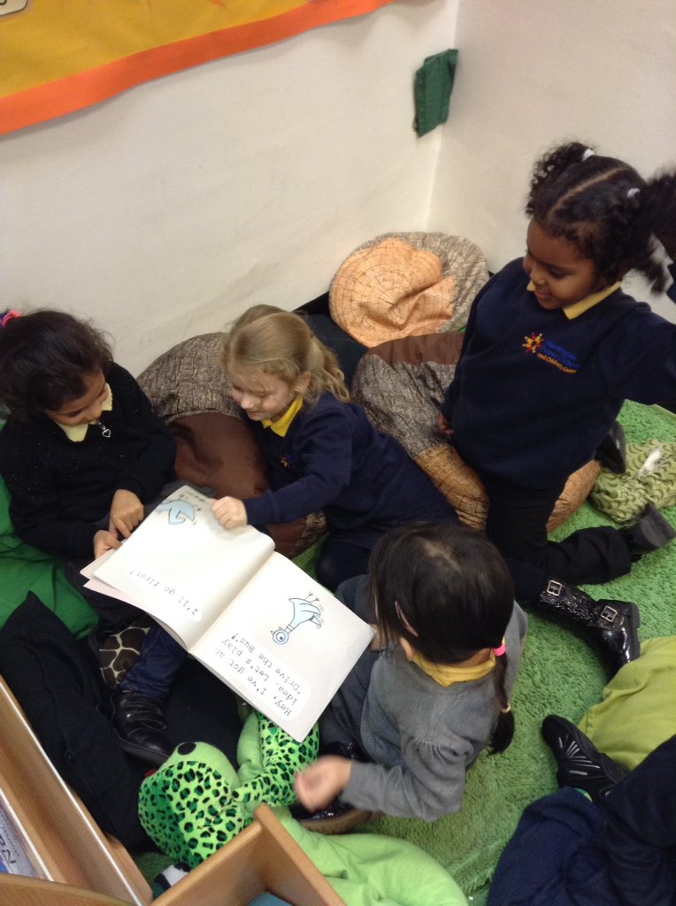 Miss_SAPeiffer's tweet photo. We all had the #readingfever in RS this afternoon, we just couldn't put our books down #readingforpleasure #storytelling #eyfs #welovestories #welovereading @GamzeMside @Morningside_ps https://t.co/w7Adfk12Hs