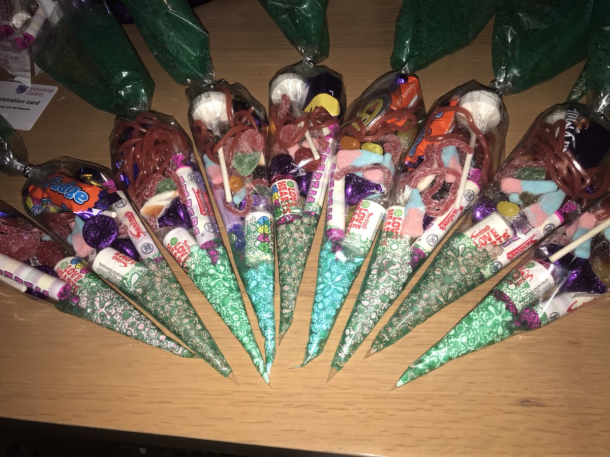 WfhsDoclets's tweet photo. Some sweet treats for Regionals! 🍬 🍭 #4x4inschools #regionals #yummy #pitdisplay https://t.co/YFwCUFcuBs