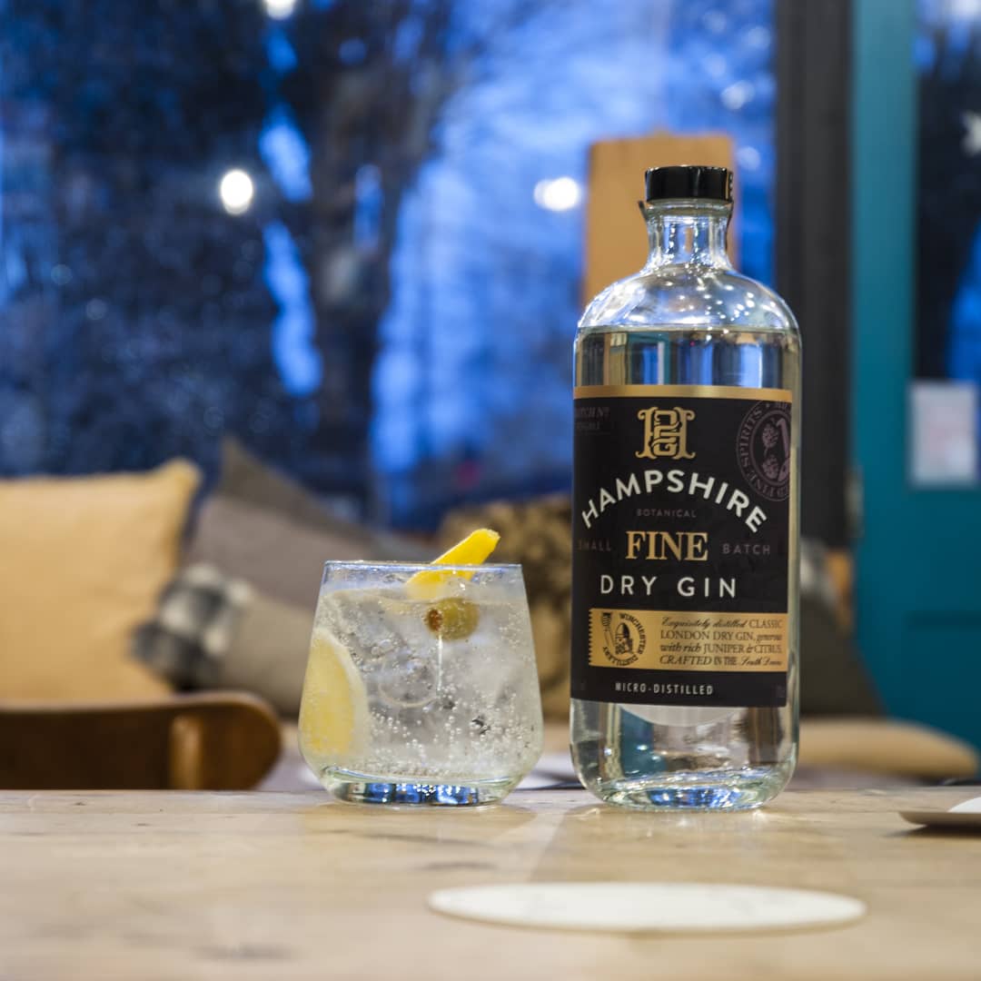 butchershookpub's tweet photo. It's new gin time! First up is @hampshiregin classically dry with a zesty citrus finish, served with a pimento olive.

#smallbatchgin #craftgin #gingeek #ginandtonic #ginlife #southampton #southamptonbars https://t.co/W8iKKfoDh2