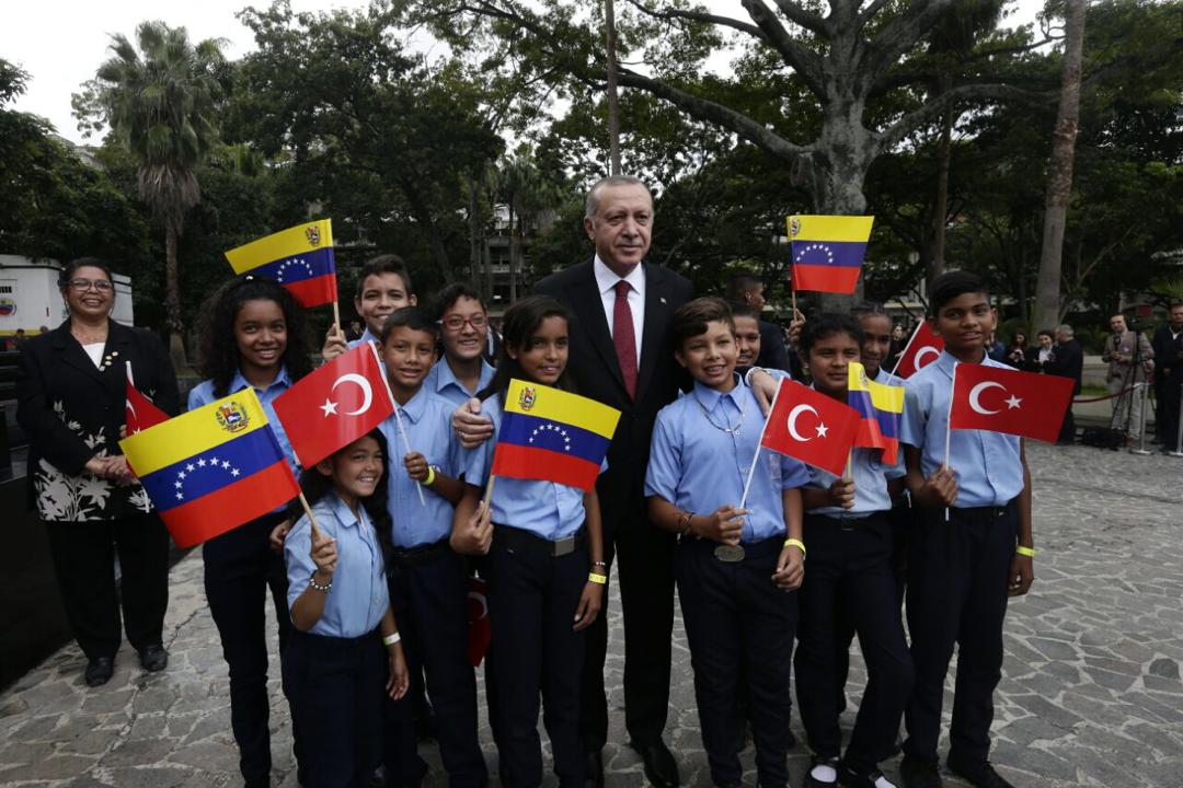 CesalBatallador's tweet photo. #03Dic #HermandadTurquíaVenezuela Venezuela y Turquía ratificaron su voluntad y compromiso de trabajar en conjunto por el desarrollo pleno de sus potencialidades en los temas económicos. 
@NicolasMaduro https://t.co/jh0rSjneQy