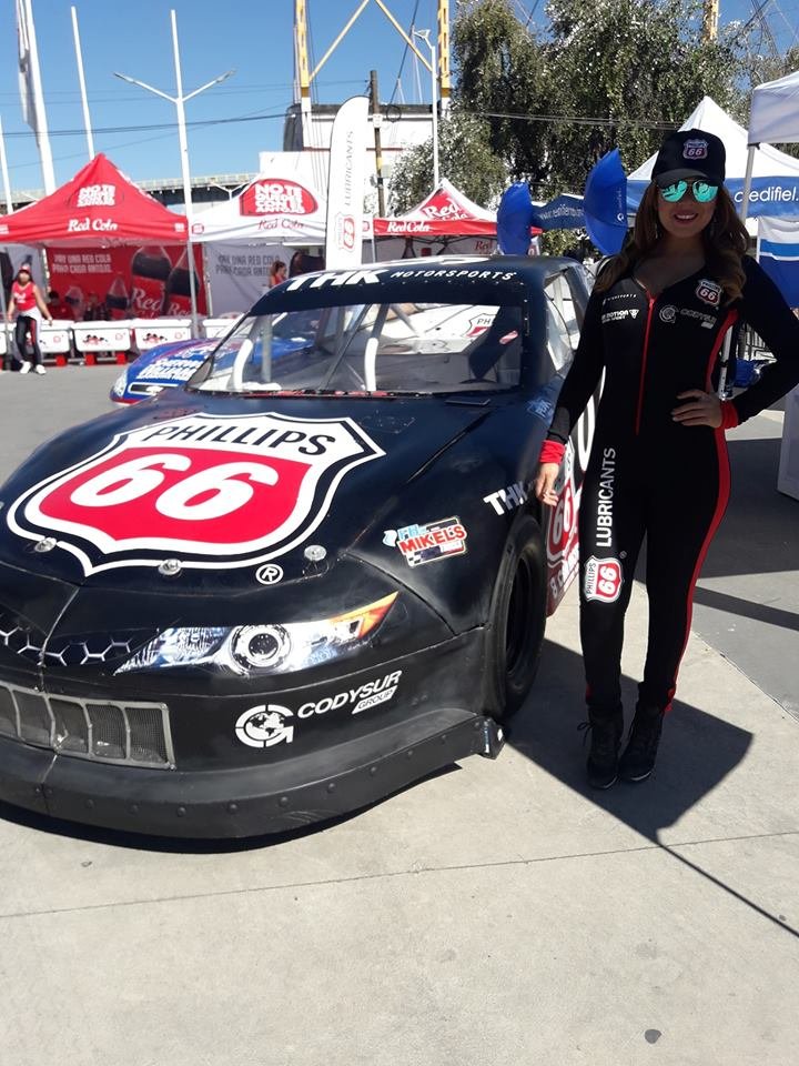 CMotionSport's tweet photo. Asi se vivió el ambiente en la.gran final de NASCAR México Series#Nascar en la zona comercial del #autodromoHR https://t.co/tLB9j1ghrK