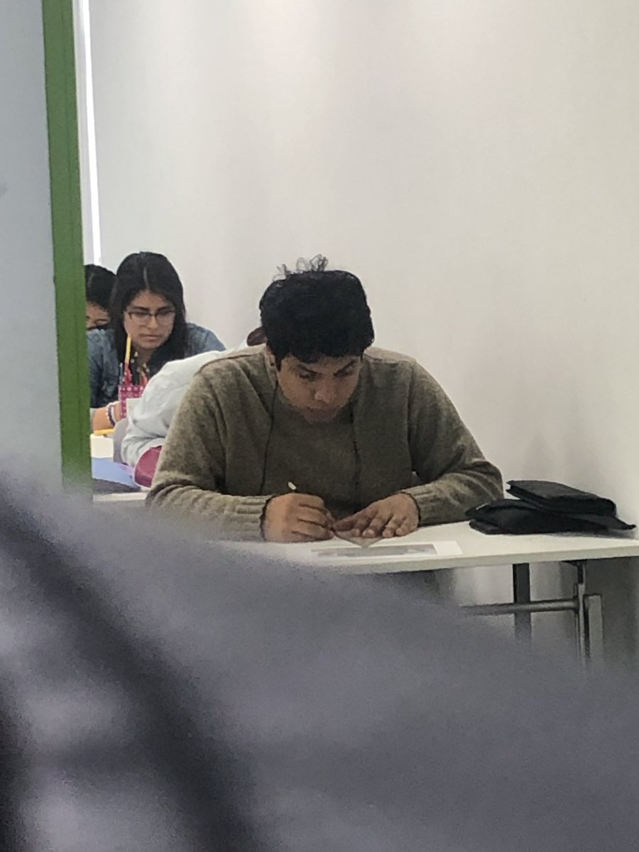 nvlnko's tweet photo. @DementeYT LPM ERES TÚ? #DementeReaccionaDemente #Cringeman5 #DementeVerde #DementeDormite #MartinKobacs https://t.co/D1Mm2gqVsX