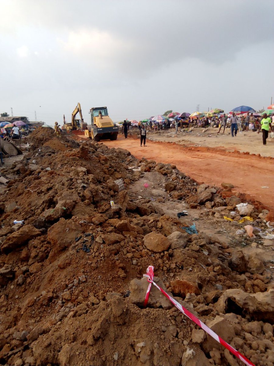 Oshofaze's tweet photo. This is 5.45pm at Agbado rail station, boundary to Ojokoro ijaiye Lagos and Ogun state, ongoing construction of Lagos-Ibadan rail line. 

The level on work after the rain has been rigorous, from this station, you will be able to connect Ibadan and Apapa in 40mins. @toluogunlesi https://t.co/zSgGDVq2NA