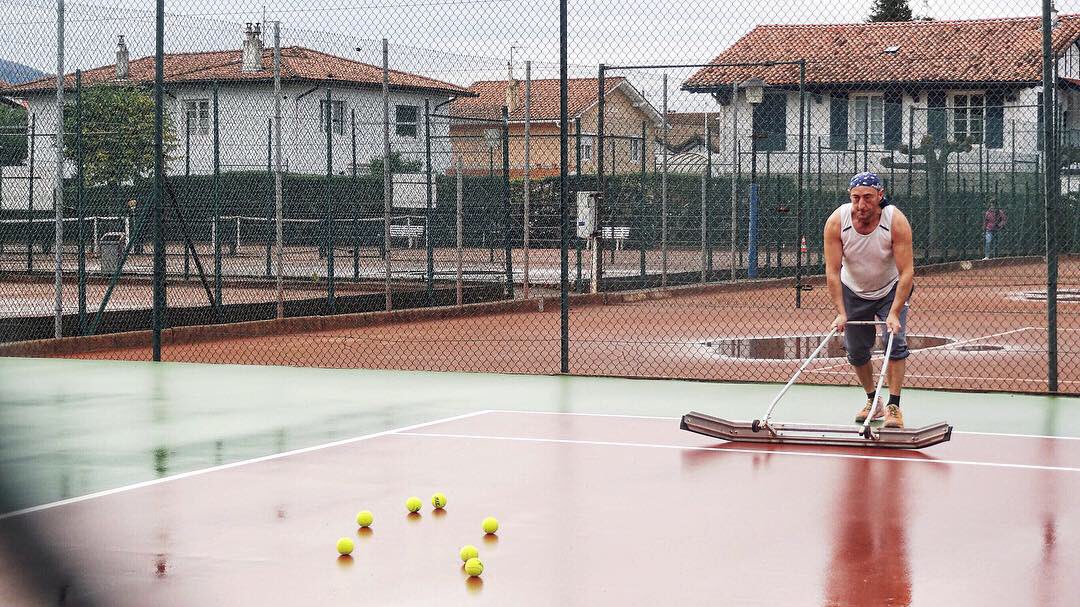 The road to greatness is not marked by perfection, but the ability to constantly overcome adversity. #coach #sparring #tennis  #personaltrainer #physicaltraining #hendaye #hendayeplage #beachtennis #tennispro #tennislife #tenniscoach #basquecountry #tennisworld #tennisfun