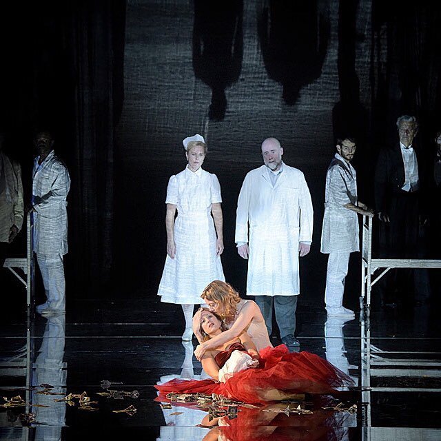 Looking forward to Traviata #3 tonight! @theatre_champs_elysees 
#latraviata #dreamteam #vanninasantoni #saimirpirgu #laurentnaouri #aureliathierree #deborahwarner #jeremierohrer #catherinetrottmann #clarepresland #stephenkennedy #opera #paris #operasing… ift.tt/2Uaa9eR