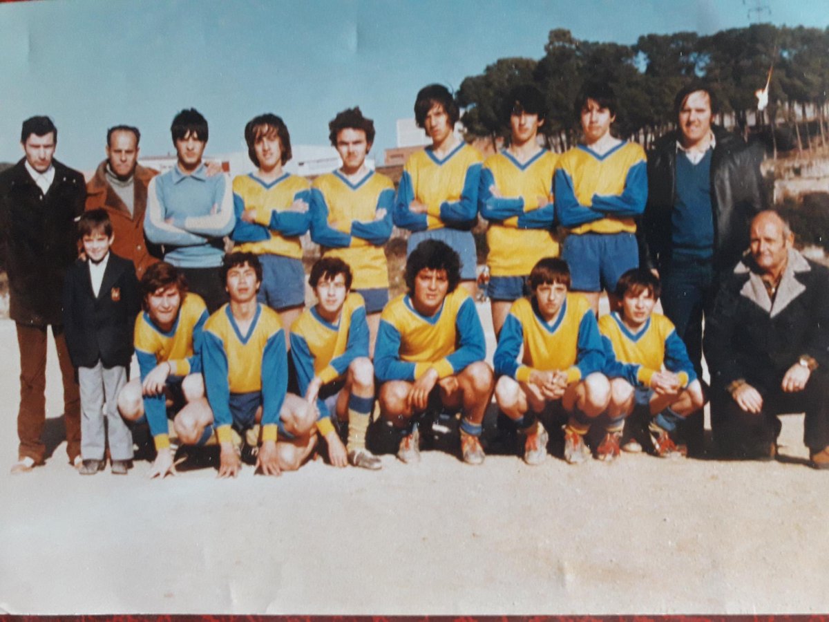 ¡CADISTAS! Reportaje: 📜 Fontsanta Fatjó, un hermano pequeño en Cornellá 

📌 El club catalán fue fundado en 1977 por gaditanos, de ahí que usaran el amarillo y azul en su equipación.

📌 Más detalles:
cadizcf.com/noticia/fontsa…