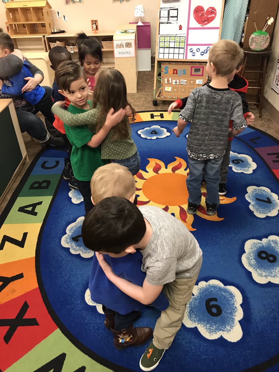 MrsFlenthrope's tweet photo. Started our day off with a caring and healthy connection! Positive connections strengthen attention span and social development!! #ConsciousDiscipline #ILoveYouRituals @EarlySjsd @SJSDOakGrove https://t.co/f1k0x7YreN