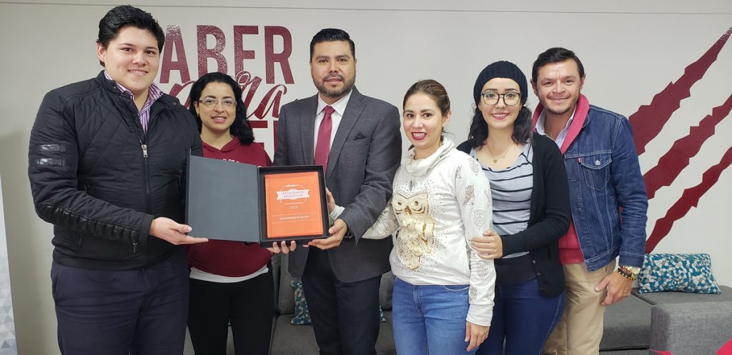 Educaedu (@educaedu) on Twitter photo La UNIVERSIDAD DE XALAPA (<a href="/UXoficial/">Universidad Xalapa</a>) ha sido galardonada con el Premio a la Excelencia Educativa 2018 y, el pasado 28 de noviembre de 2018, Noé Ramirez les hizo entrega personalmente de dicho galardón.
bit.ly/2DWop5k La UNIVERSIDAD DE XALAPA (<a href="/UXoficial/">Universidad Xalapa</a>) ha sido galardonada con el Premio a la Excelencia Educativa 2018 y, el pasado 28 de noviembre de 2018, Noé Ramirez les hizo entrega personalmente de dicho galardón.
bit.ly/2DWop5k