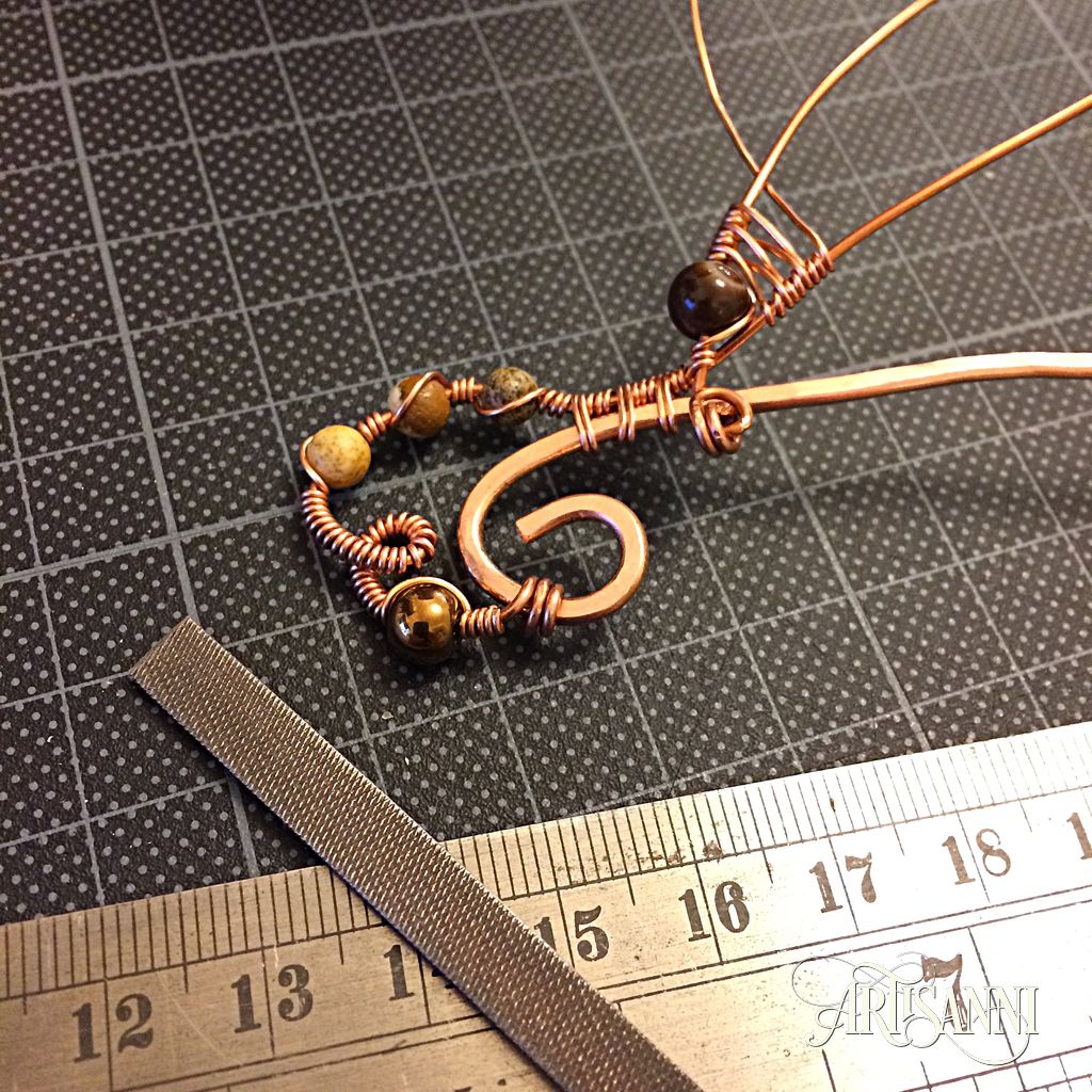 artisanni's tweet photo. The beginnings of a bracelet, making sure those ends are nice and smooth, don't want scratchy bits 😊  #Artisanni #wirework @wechmuth https://t.co/FtQVO7B0zh