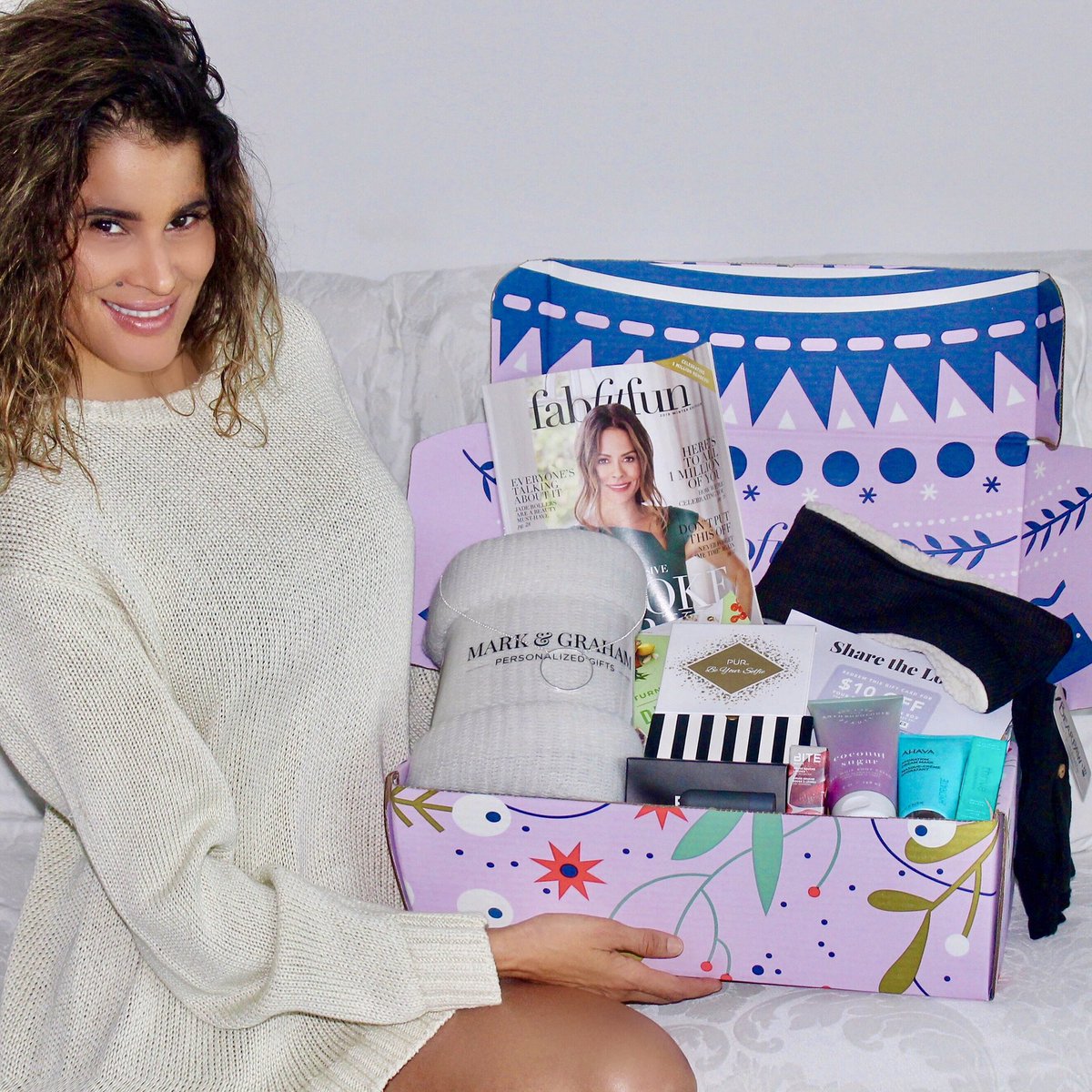 EverlaynBorges's tweet image. #FabFitFun winter BOX is here! Use my code (EVERLAYN) for $10 off your first BOX of Full size goodies, worth over $200 for 39.99 only! 
Sign up now so you don’t miss out on getting your favorite products from amazing brands! 
#fabfitfunpartner @FabFitFun
