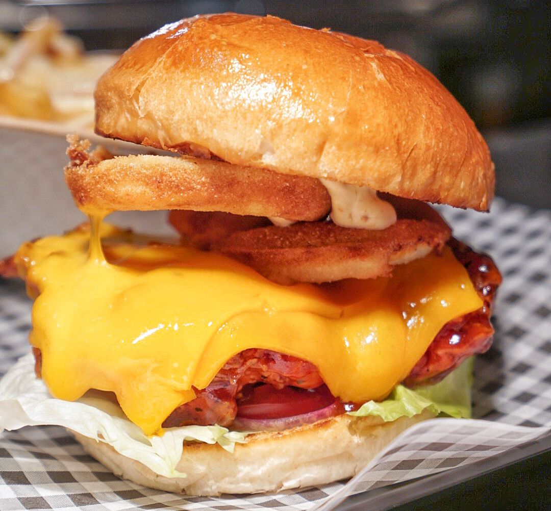 Who wants onion rings in their chicken burger? 😋🍔