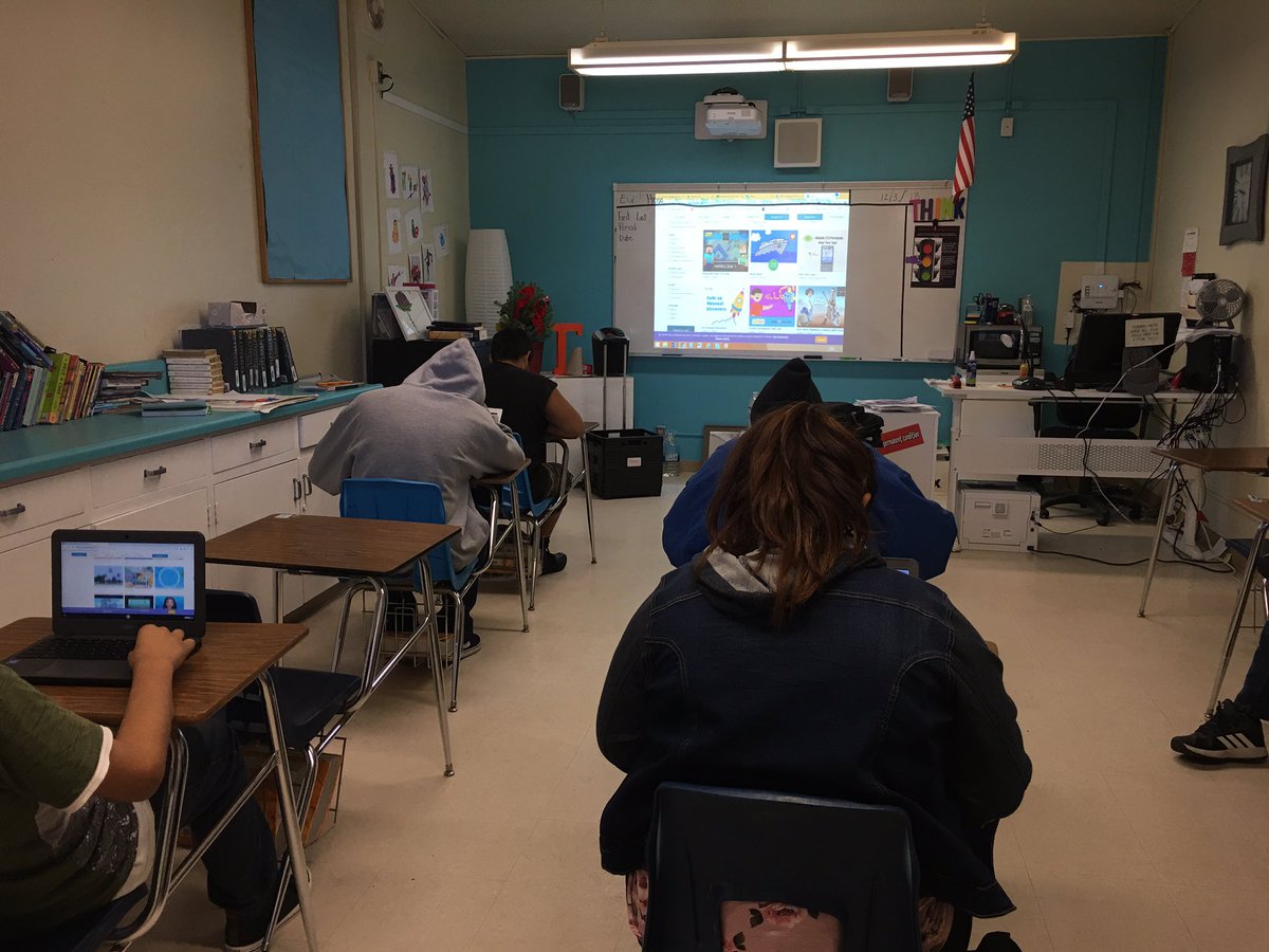 Shaughnee7's tweet photo. It’s happening! #hhssped  #HourOfCode @ouhsd_lss https://t.co/4QIIcHNFl0