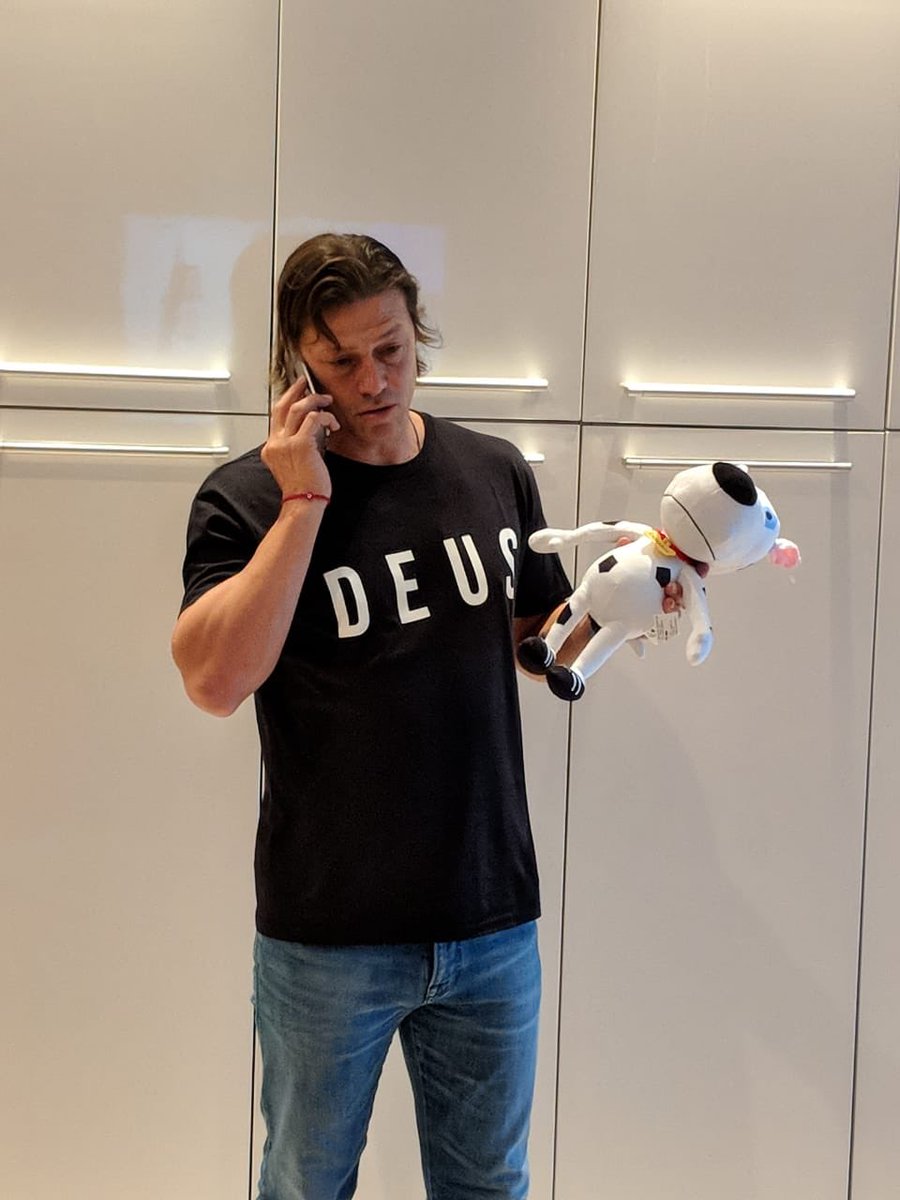 peladoalmeyda's tweet photo. ¿Hola? ¿@garciaposti @martinolimx? Ya que no tendrán mucho trabajo ¿me mandan para Argentina una docena de jerseys de @MatiasAlmeydaTC? Te encargo mucho el pedido amigo @Caskarita1 https://t.co/2VYQtSz6NA