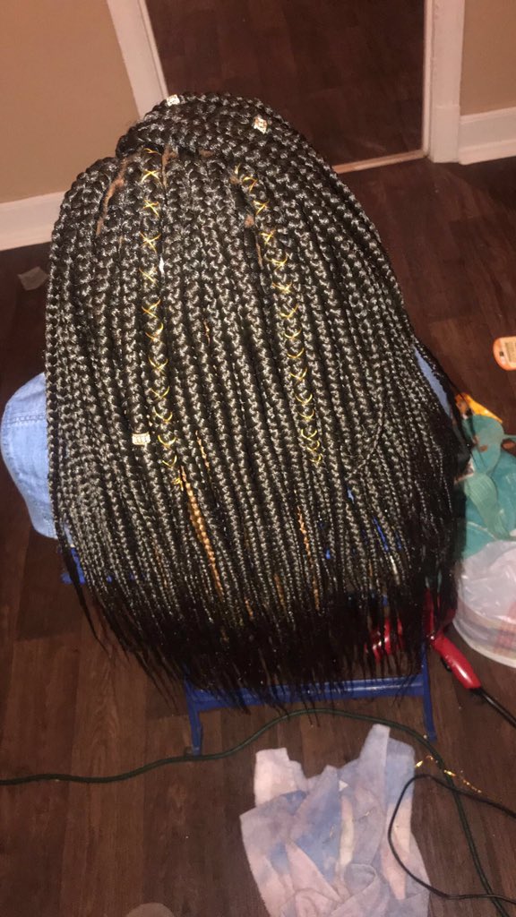 RanStylz's tweet image. Medium box braids 
Call/ text 229-942-1234
#protectivestyles #tribalbraids #layerbraids #naturalhair #senegalesetwists #havanatwist #marleytwists #goddessfauxlocs #naturalhairstyles #goddesslocs #bohemianlocs #gypsylocs #marleyhair #middlegahairstylist #fvsu