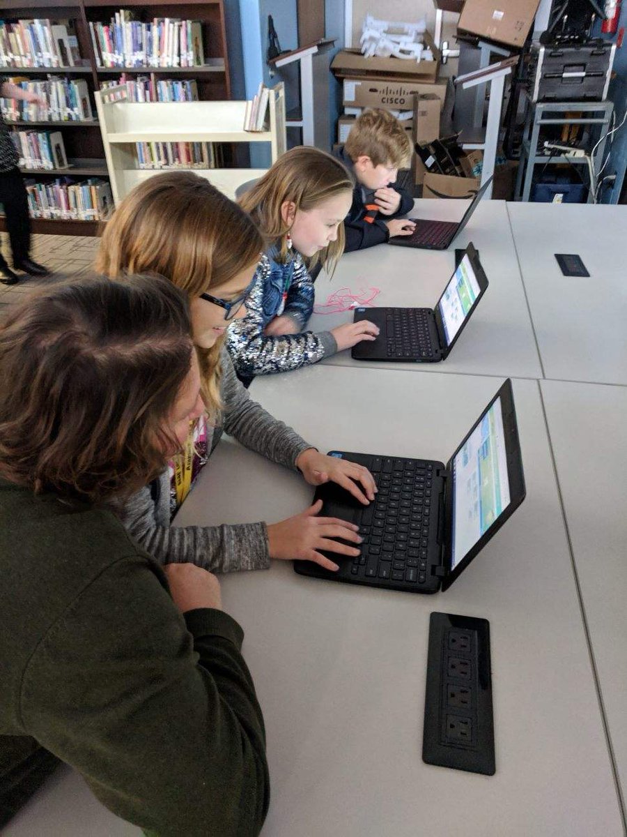 AirportSchools's tweet photo. Wagar 5th graders completing their hour of code.  #ReadytoCode #csfirst @GoogleForEdu @ALALibrary @jetslibrary @MrFreestone56 https://t.co/ZQ2JUkY8ts