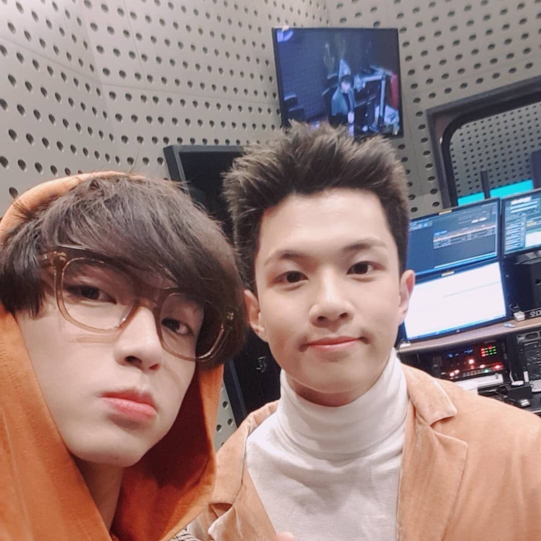NflyingBE's tweet photo. [📷] 01.12.2018 | INSTAGRAM | _.Kimjaehyun._

🇧🇪 Vendredi on #Augmente_le_son📻
.
Aujourd’hui c’est #2_Idiots🎬
.
.
#Yoohweseung #Leesuhyun #KimJaehyun #Trouver #Suhyunie #Radio #Youtube #Streamer

———
Crédit trad : 
KR-ENG : @Hyo_miii 
ENG-FR : Nflying Belgique https://t.co/lLqBhw3GA7
